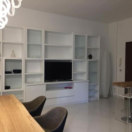 Comodo Appartamento In Pieno Centro Iun P1868 Cagliari Exterior foto