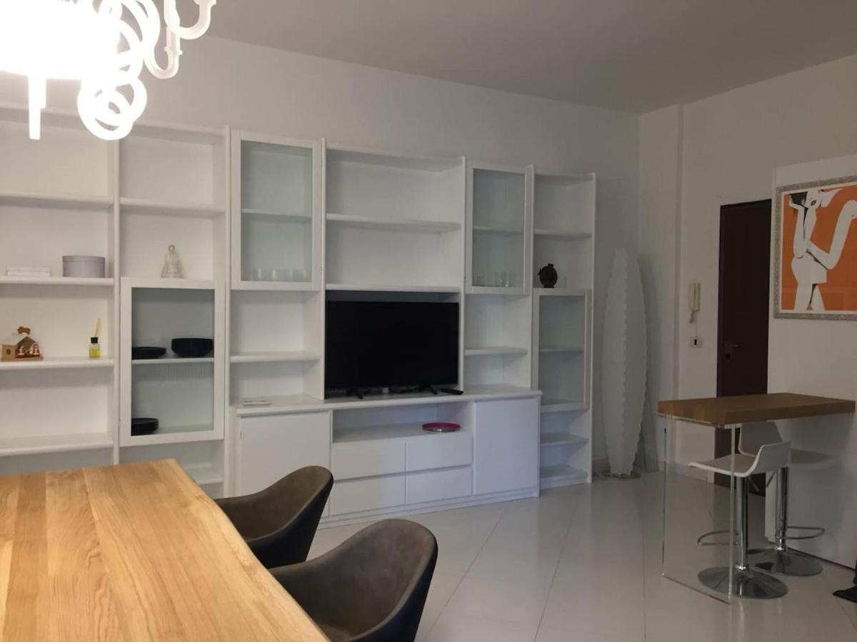 Comodo Appartamento In Pieno Centro Iun P1868 Cagliari Exterior foto